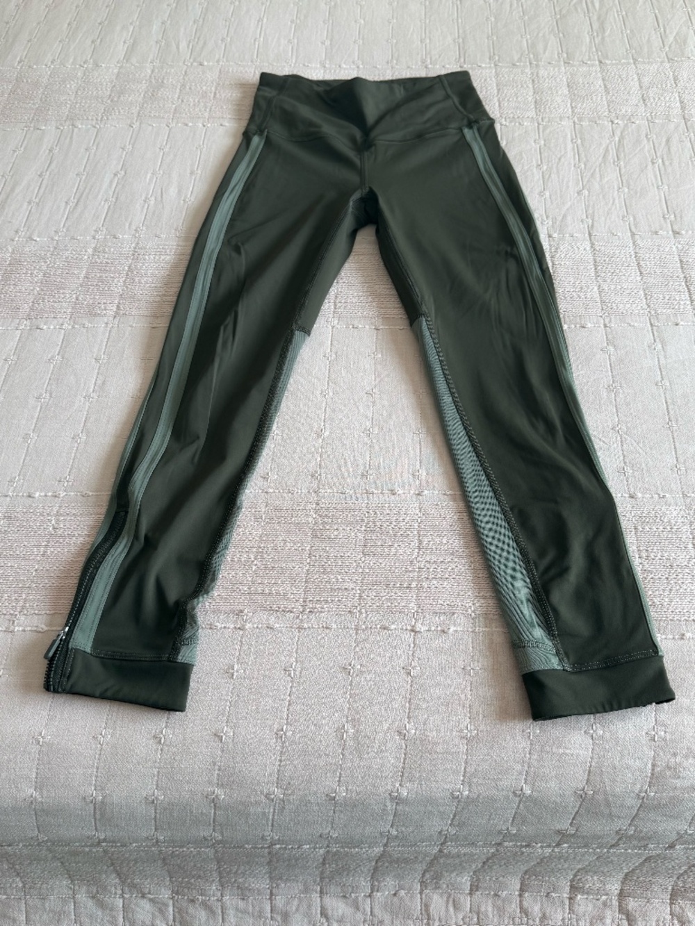 Lululemon Zip The Line Crop *23 Leggings